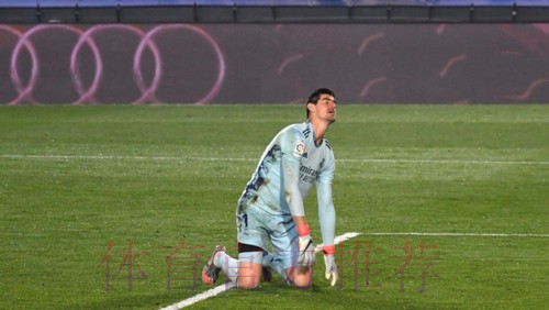 皇马后防失误人传人! 库瓦回传低级失误被进空门 皇马后防失误人传人! 库瓦回传低级失误被进空门